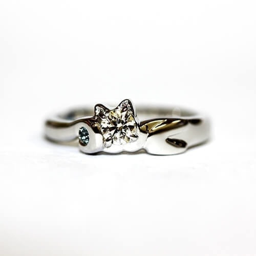 婚約指輪オリジナルデザインベスト３　Pt900ダイヤモンド婚約指輪　サンタマリアアクアマリン入り　猫のモチーフ