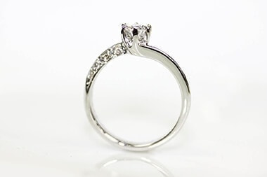 Ｔ・Ｈ様(東京都新宿区在住) 手作り婚約指輪完成写真側面